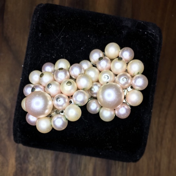 Vintage Pearl Cluster Round Clip On Earrings - Picture 4 of 6